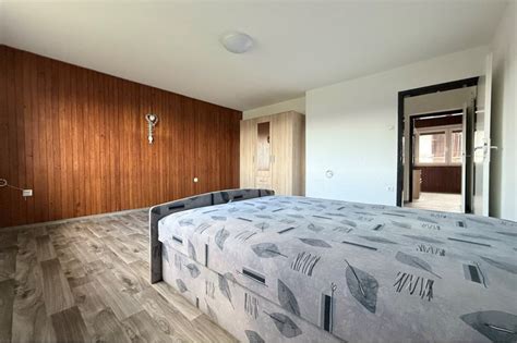 Bazen Hotela Park z razgledom na jezero