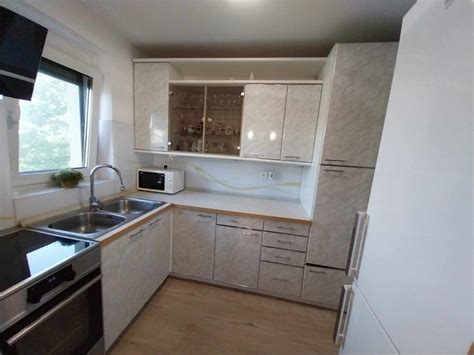 moderna kuhinja z vso opremo