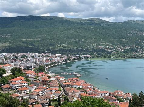 Panoramski pogled na Ohrid in jezero