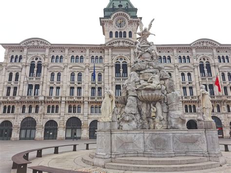 Fontana štirih celin na Piazza Unita d’Italia