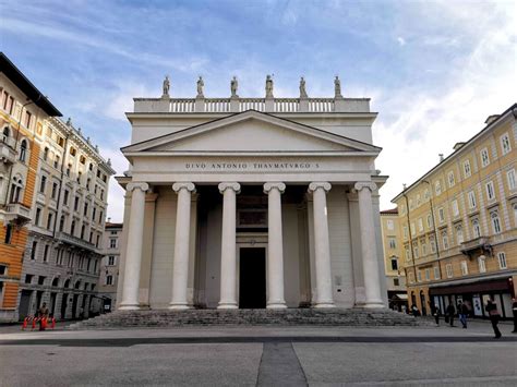 Veliki kanal v Trstu s cerkvijo Sant'Antonio Nuovo