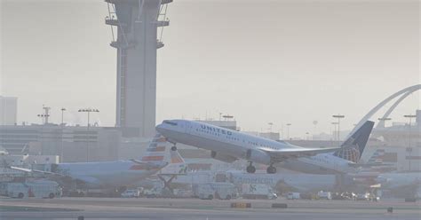 Simbolična slika potnega lista in vizuma