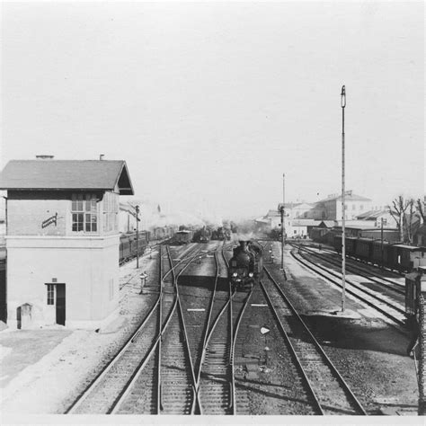 Fotografija prvih slovenskih pomorščakinj, Save Kaluže in Jolande Gruden.