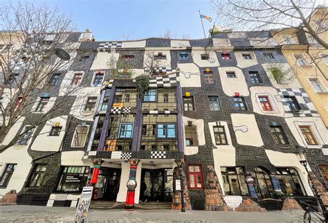 Friedensreich Hundertwasser: Fasada Kunst Haus Wien