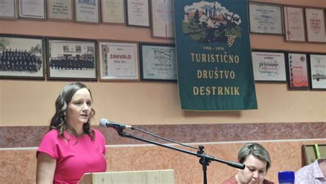 Sestanek članov turističnega društva z lokalnimi predstavniki