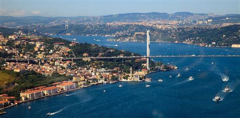 Turčija na zemljevidu, ki prikazuje njeno lego med Evropo in Azijo