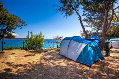 Kampiranje ob morju na Hvaru