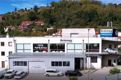 Avtomobilska delavnica s tehnikom