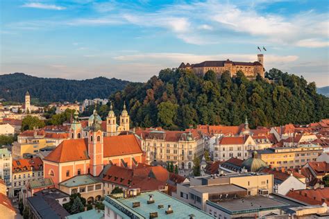 Pogled na Ljubljanski grad in Tromostovje