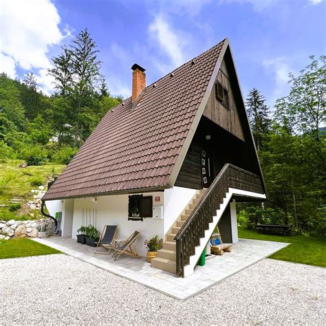 Moderna apartmajska hišica v kampu Oštro