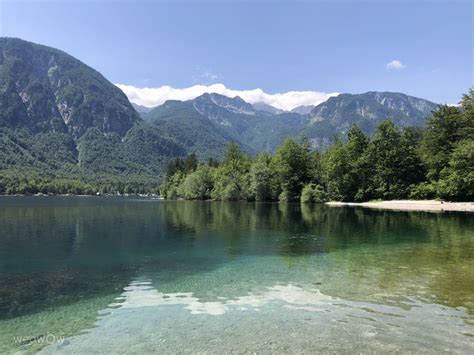 Panorama Bohinjske kotline z jezerom in okoliškimi gorami