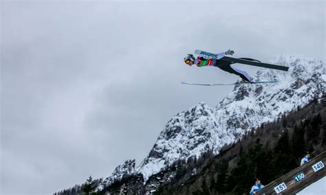 Arhivska fotografija smučarskih skakalcev