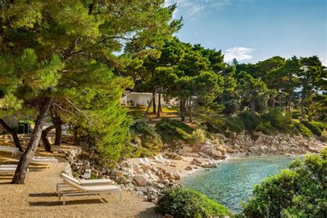 Raznolikost namestitev na otoku Vir - kolaž fotografij