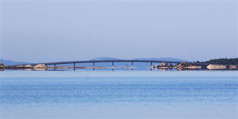 Most, ki povezuje otok Vir s kopnim