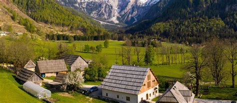 Šenkova domačija - pogled na glavno hišo