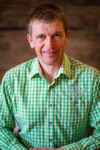 Drejc Karničar med smučarskim spustom