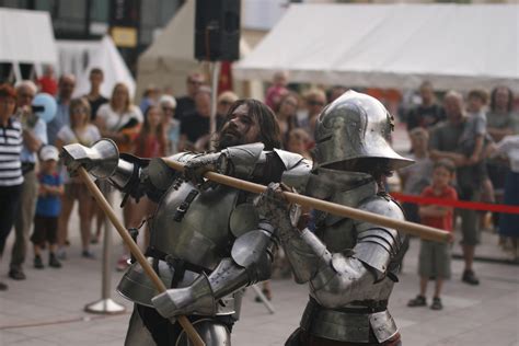 prikaz kneza Tresimirja v oklepu