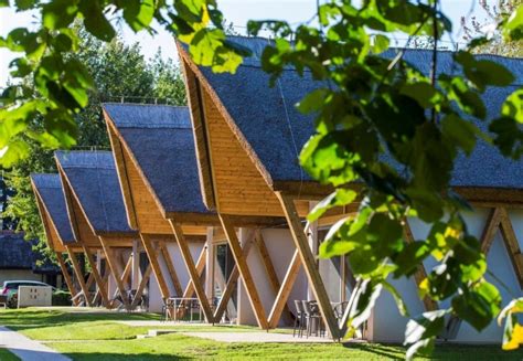 Tipična prekmurska vas z modernimi dodatki