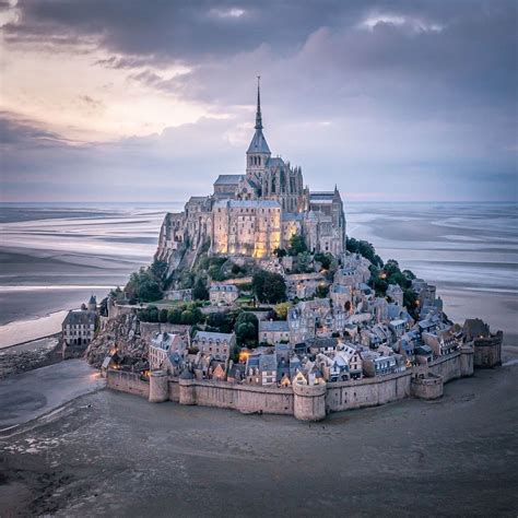 Mont Saint-Michel ob oseki