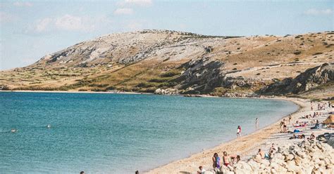 Hrvaška obala s turisti