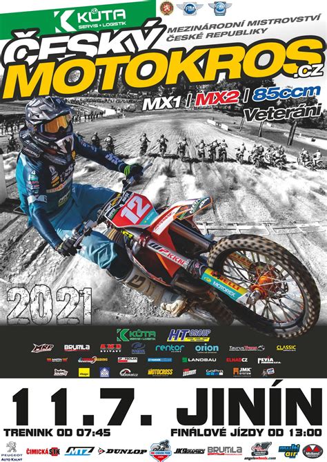 Motokros dirkač v akciji