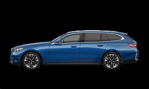 Ilustracija BMW 520d Touring z odprtim prtljažnikom