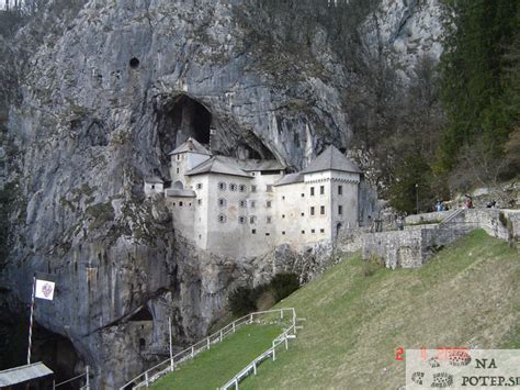 Predjamski grad, zgrajen v skalni steni
