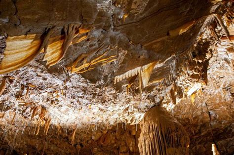 Notranjost Jame pod Predjamskim gradom