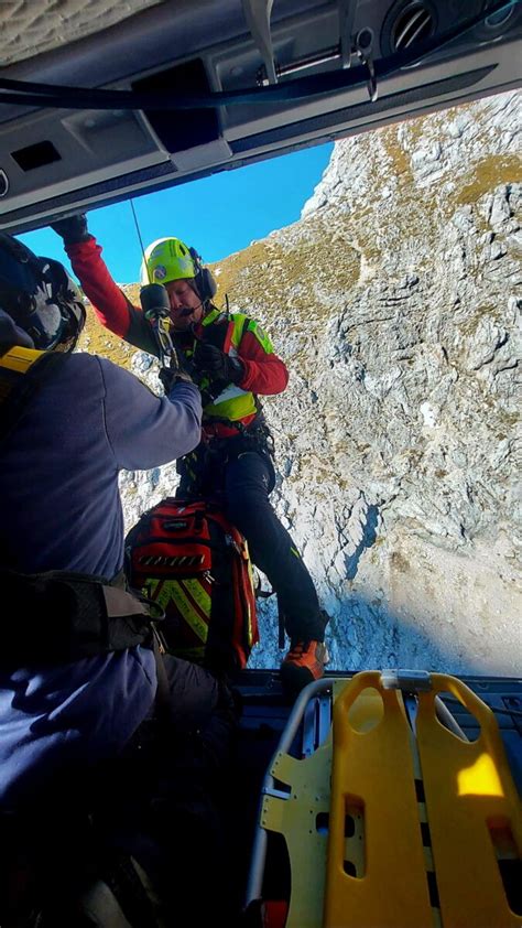 Helikopter reševalne službe v gorah