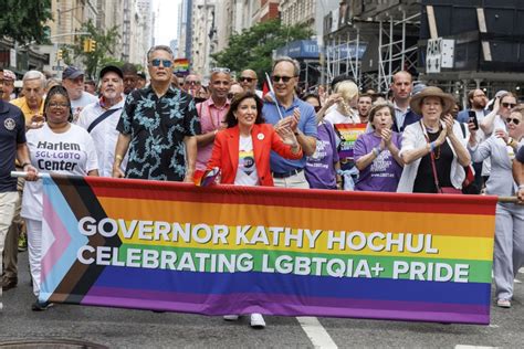 Parada velikanov in velikih glav v Buñolu