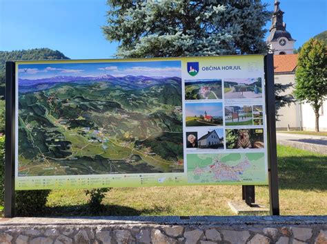 Informacijska tabla o parkiranju v Bohinju