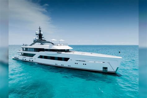 Primerjava obsega dela in urnika na križarki in jahti