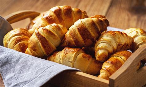 Francoski rogljički in makroni