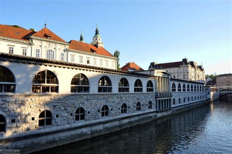 Plečnikove tržnice v Ljubljani