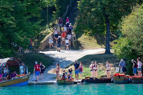 Turistični obiskovalci na Bledu