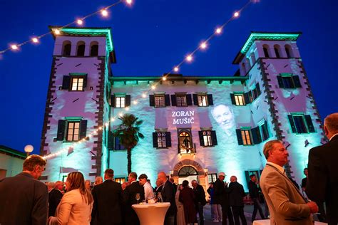 Grad Dobrovo - delo Zorana Mušiča