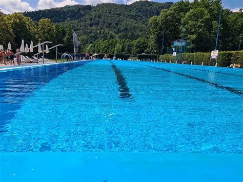 Mali bazen ob apartmajih