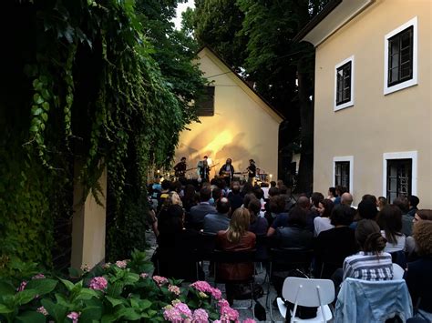 Vrt Vodnikove domačije