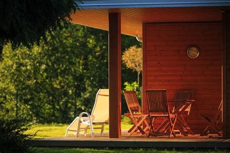 Terasa apartmaja z vrtnim pohištvom