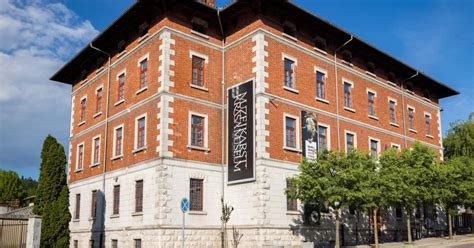 Notranjski muzej Postojna zunanjost