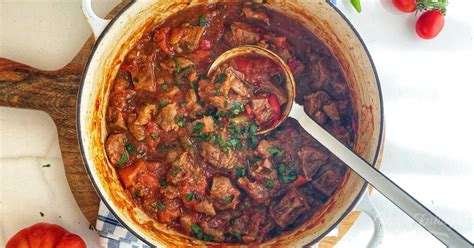 Tradicionalna italijanska jed, morda testenine ali pečeno meso