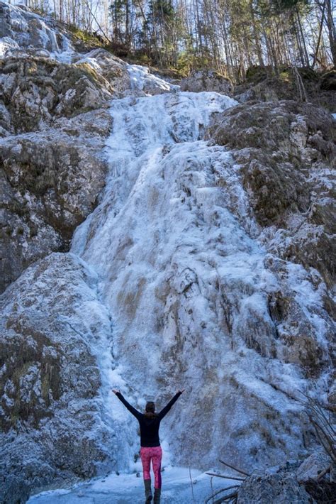 Slap Palenk ob vznožju gore