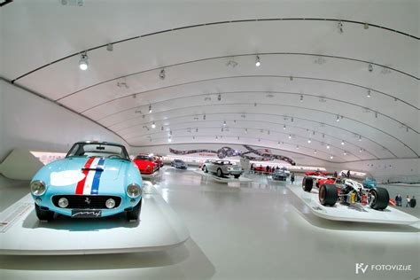 Zgodovinska stavba muzeja Enza Ferrarija v Modeni