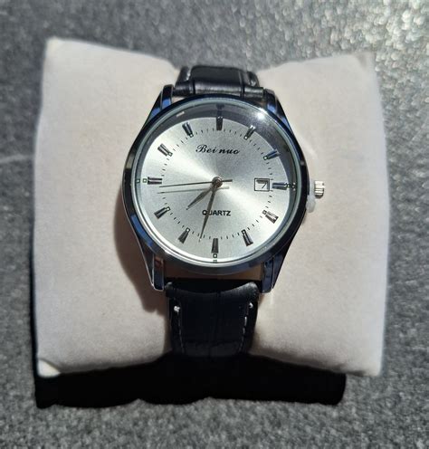 Fossil ročne ure z različnimi dizajni