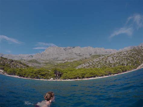 Panoramski razgled na Lumbardo in morje s plažo