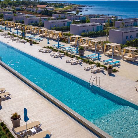 Zračni posnetek kampa Arena Grand Kažela z obalo in morjem