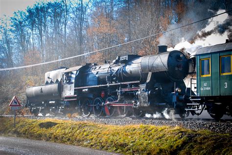 Parne lokomotive na muzejskem dvorišču