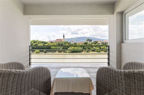 Panoramski razgled s terase Restavracije Kamin