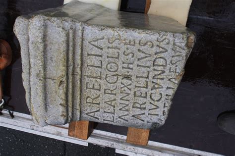 Rimski nagrobnik z napisom