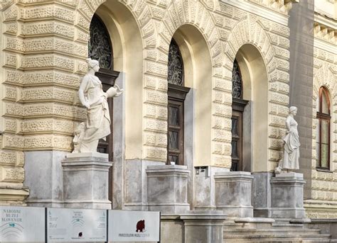 Notranje dvorišče Narodnega muzeja Slovenije